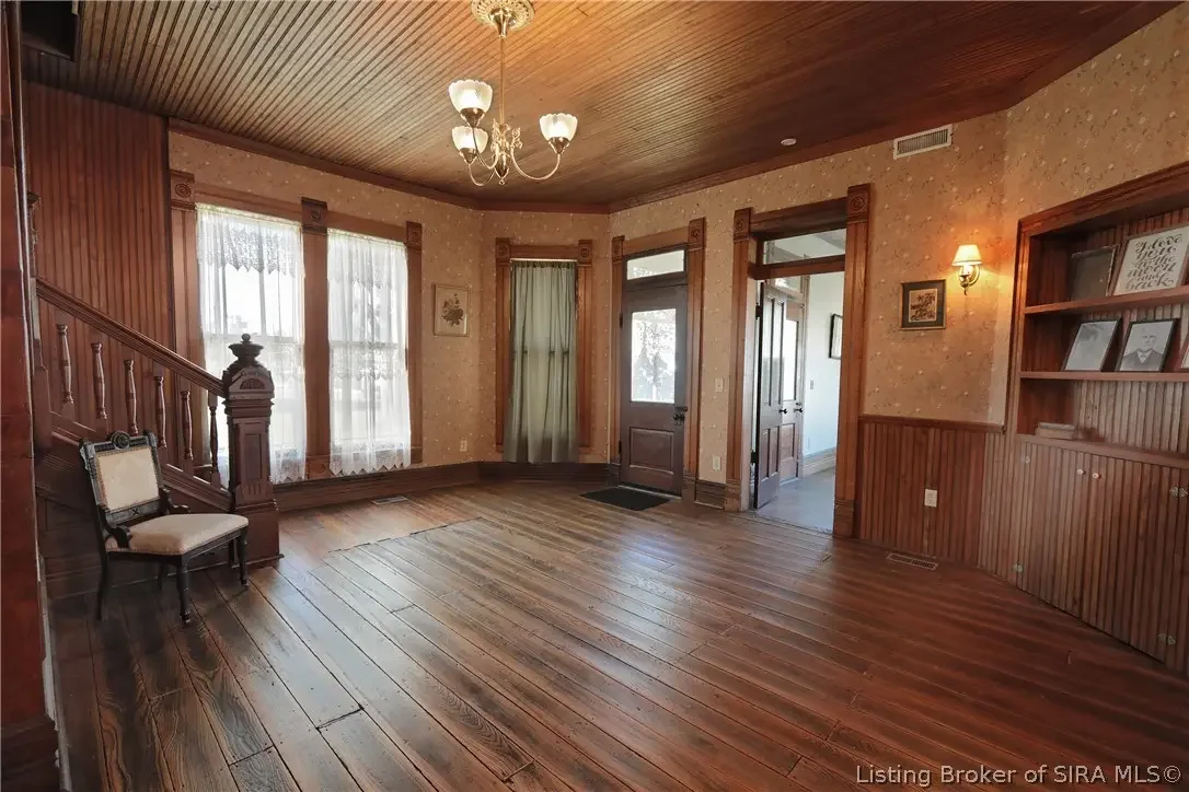 1858 Queen Anne house Campbellsburg Indiana - 12 - foyer.webp
