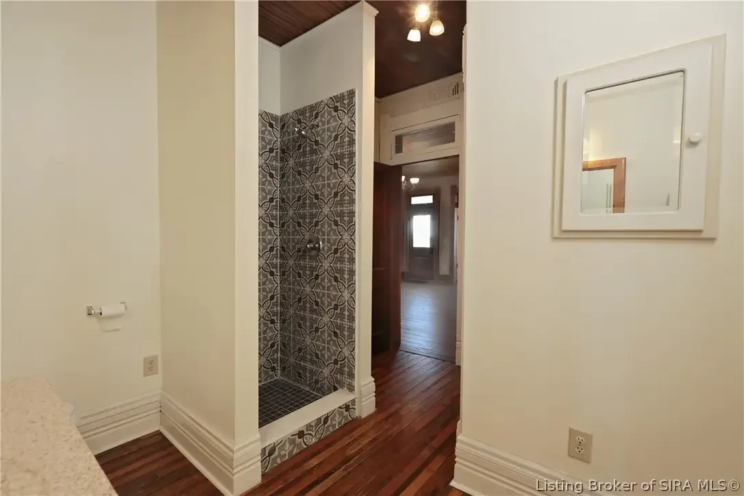 1858 Queen Anne house Campbellsburg Indiana - 30 - bathroom.webp