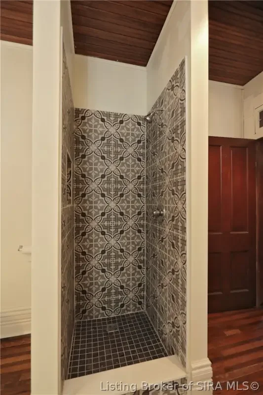 1858 Queen Anne house Campbellsburg Indiana - 31 - bathroom.webp