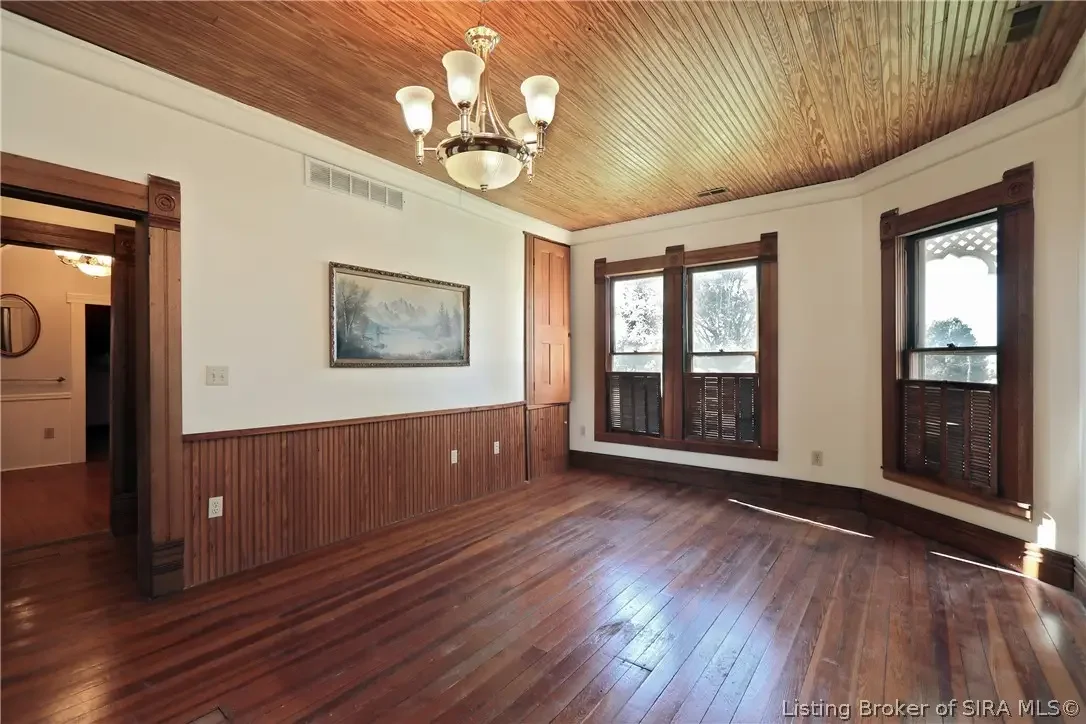 1858 Queen Anne house Campbellsburg Indiana - 41 - dining room.webp