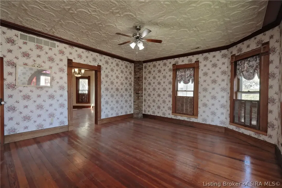 1858 Queen Anne house Campbellsburg Indiana - 48 - room.webp