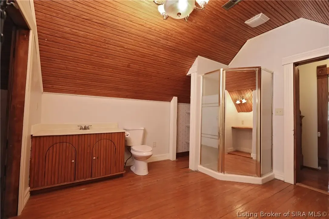 1858 Queen Anne house Campbellsburg Indiana - 54 - bathroom.webp