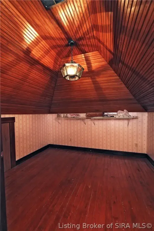 1858 Queen Anne house Campbellsburg Indiana - 56 - room.webp