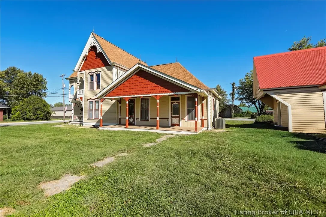 1858 Queen Anne house Campbellsburg Indiana - 61 - backyard.webp