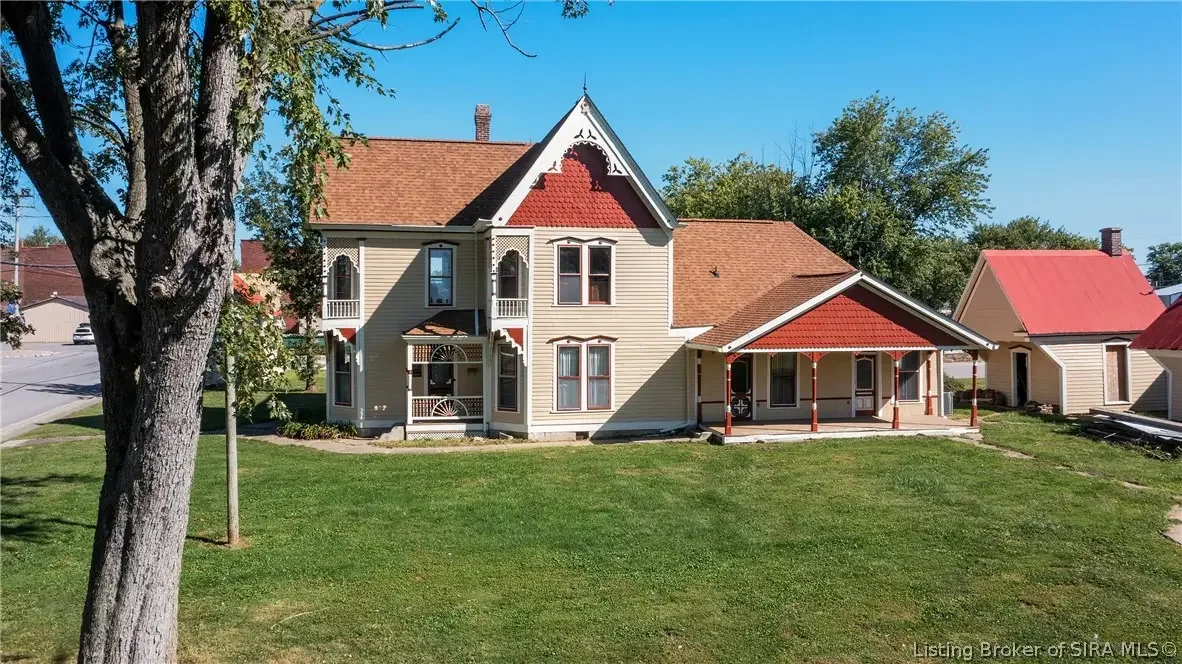 1858 Queen Anne house Campbellsburg Indiana - 65 - backyard.webp