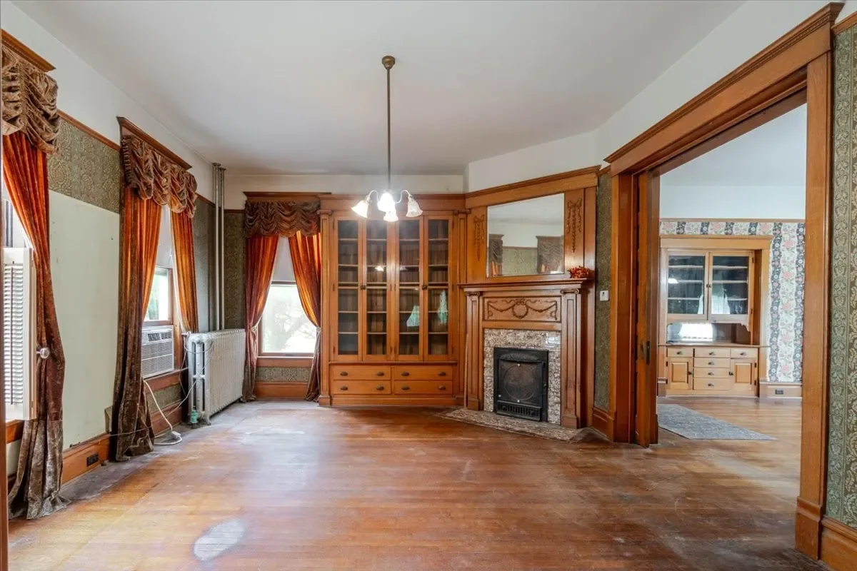 1899 Victorian house Chenoa Illinois - 13 - living room.webp