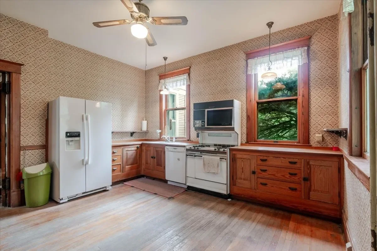 1899 Victorian house Chenoa Illinois - 18 - kitchen.webp