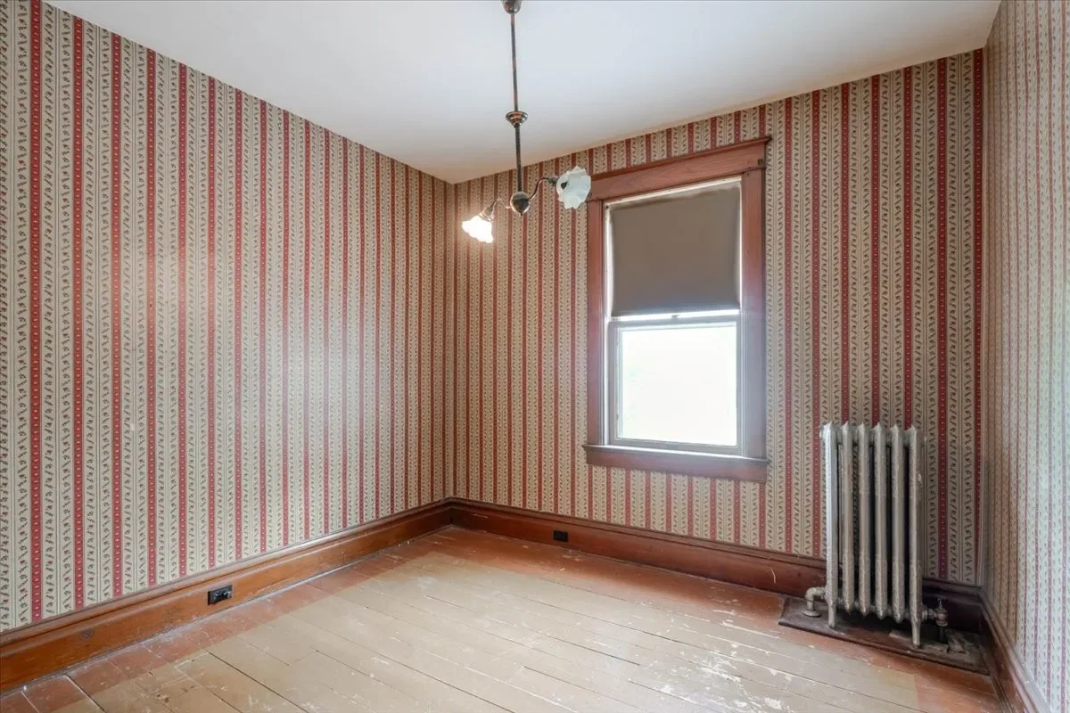 1899 Victorian house Chenoa Illinois - 28 - bedroom.webp