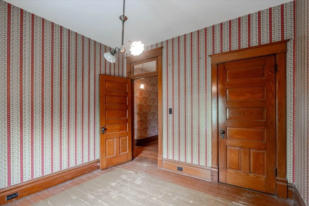 1899 Victorian house Chenoa Illinois - 29 - bedroom.webp