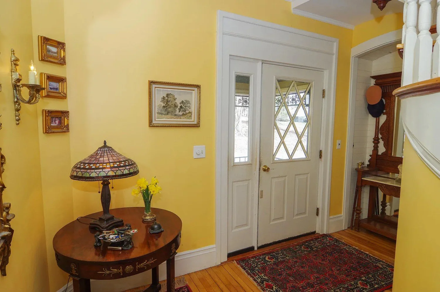 1850 Victorian house Dexter Maine - 5 - foyer.webp