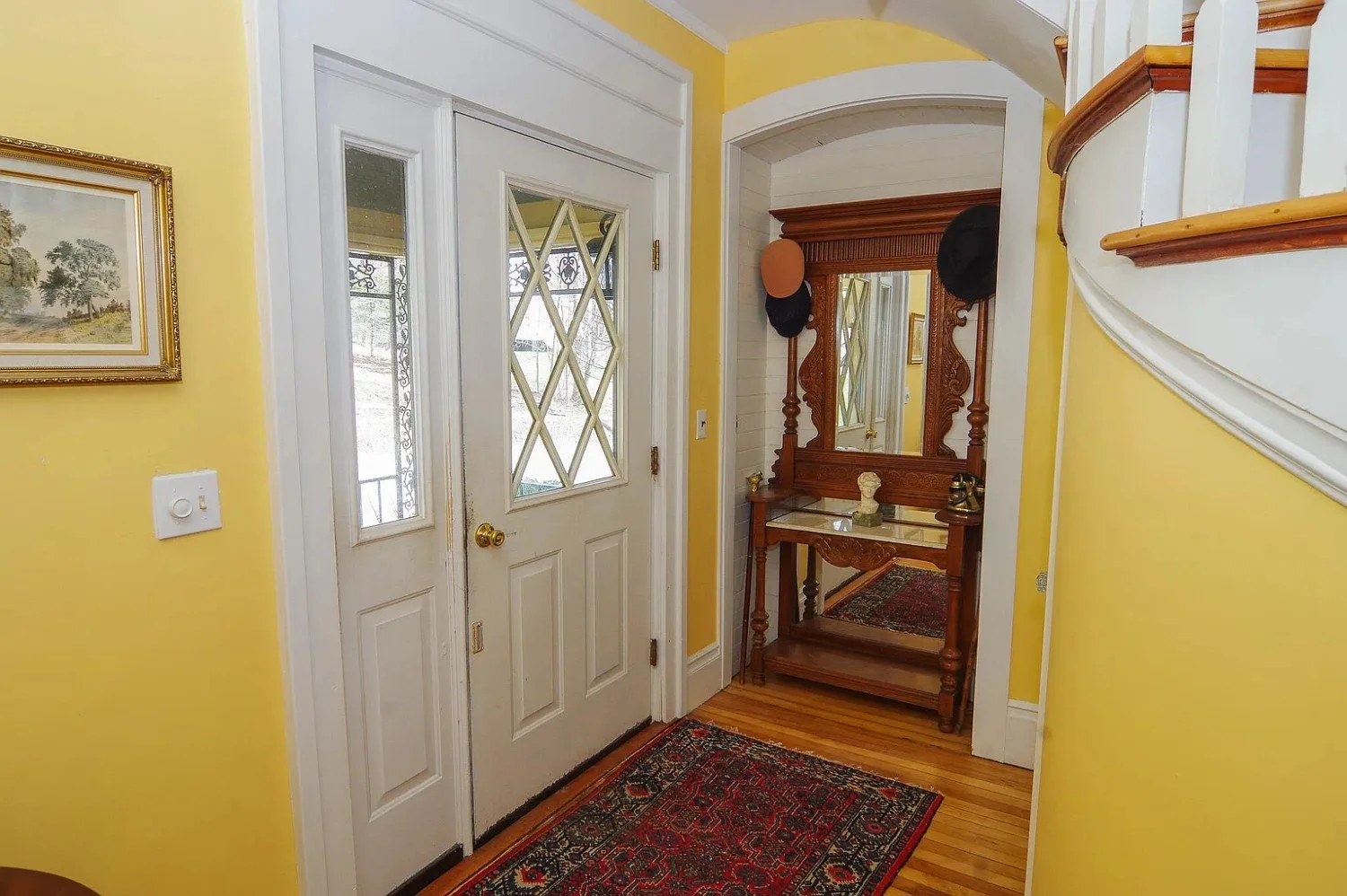 1850 Victorian house Dexter Maine - 6 - foyer.webp