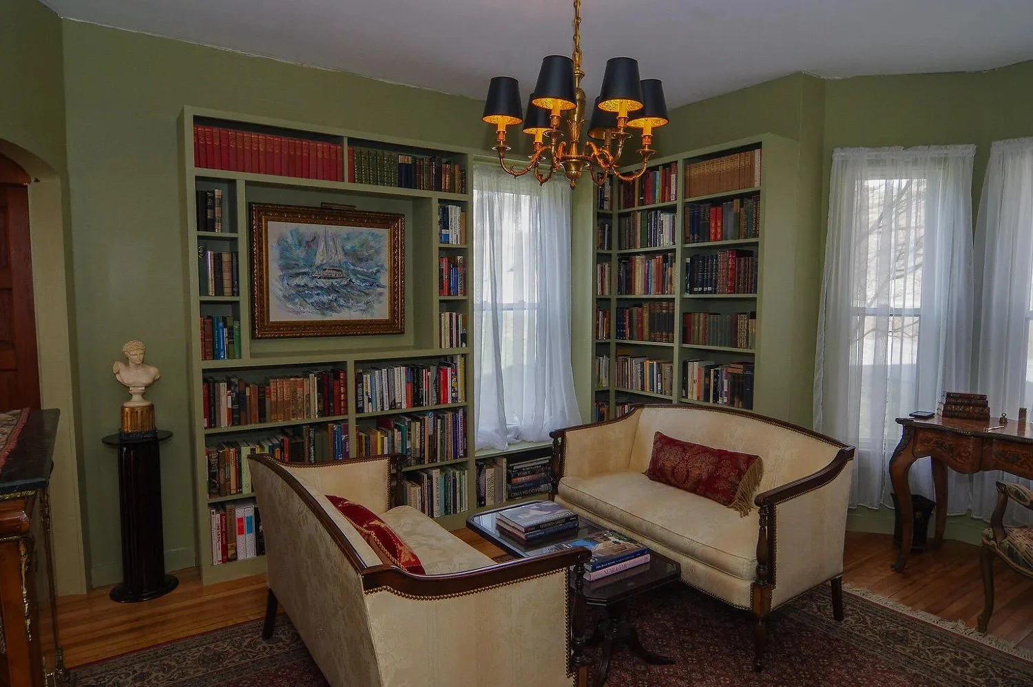 1850 Victorian house Dexter Maine - 8 - library.webp