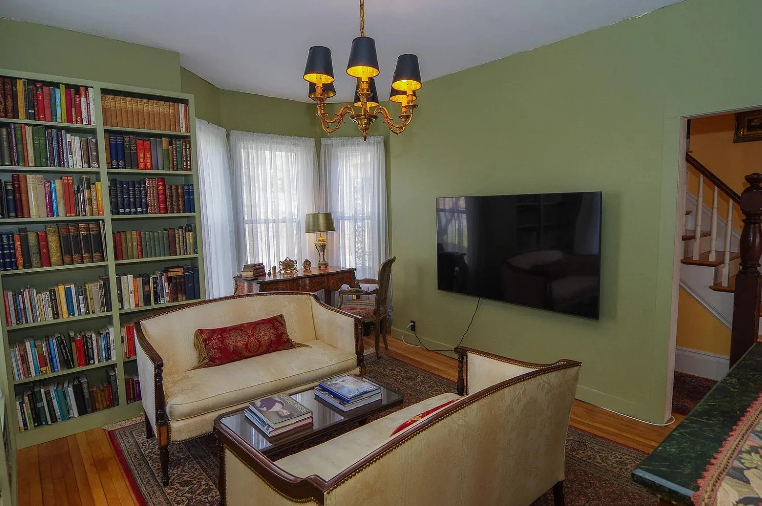 1850 Victorian house Dexter Maine - 9 - library.webp