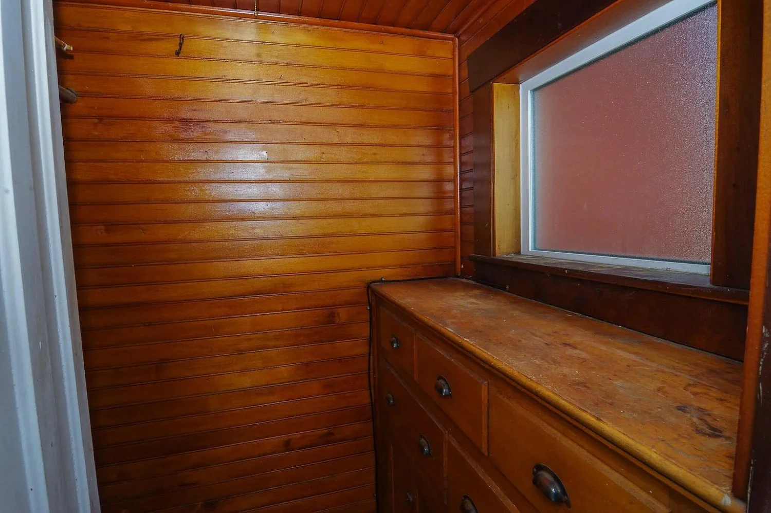 1850 Victorian house Dexter Maine - 20 - bathroom.webp