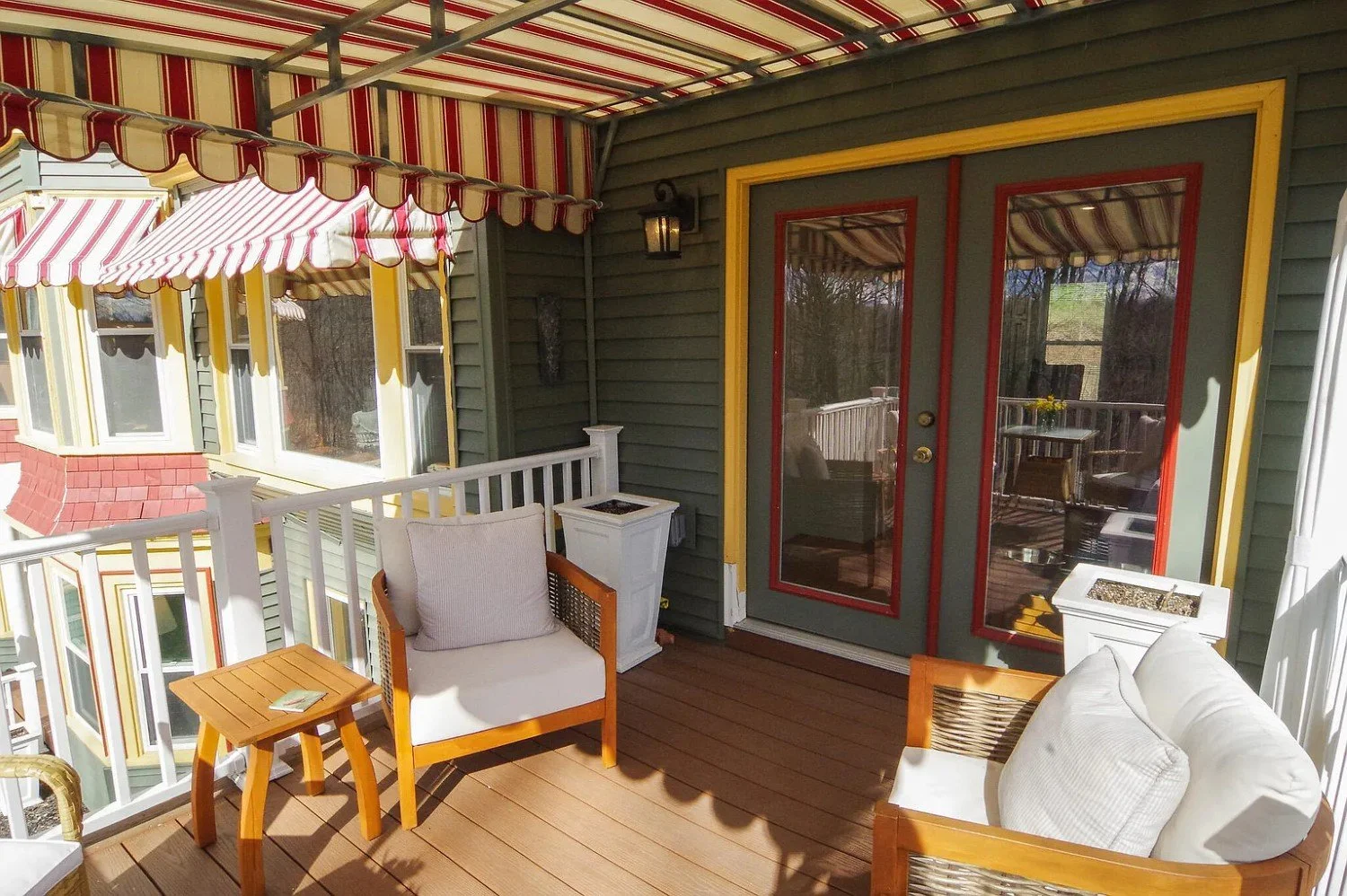 1850 Victorian house Dexter Maine - 28 - veranda.webp