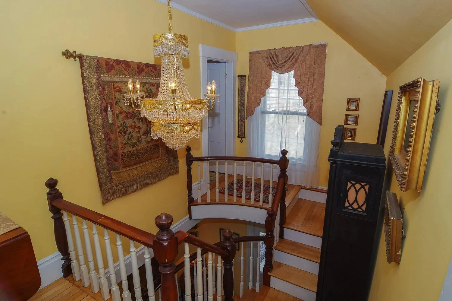 1850 Victorian house Dexter Maine - 34 - stairs.webp