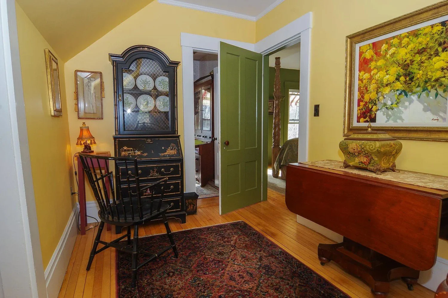 1850 Victorian house Dexter Maine - 36 - room.webp