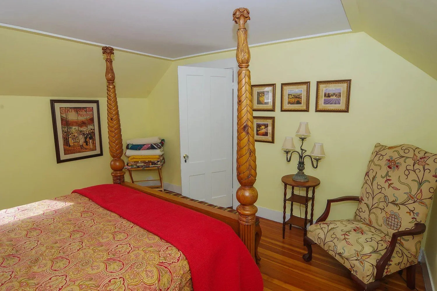 1850 Victorian house Dexter Maine - 47 - bedroom.webp