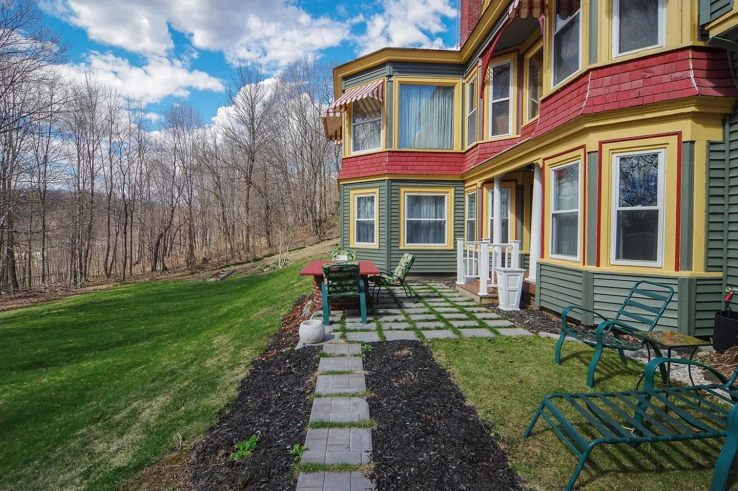 1850 Victorian house Dexter Maine - 55 - backyard.webp