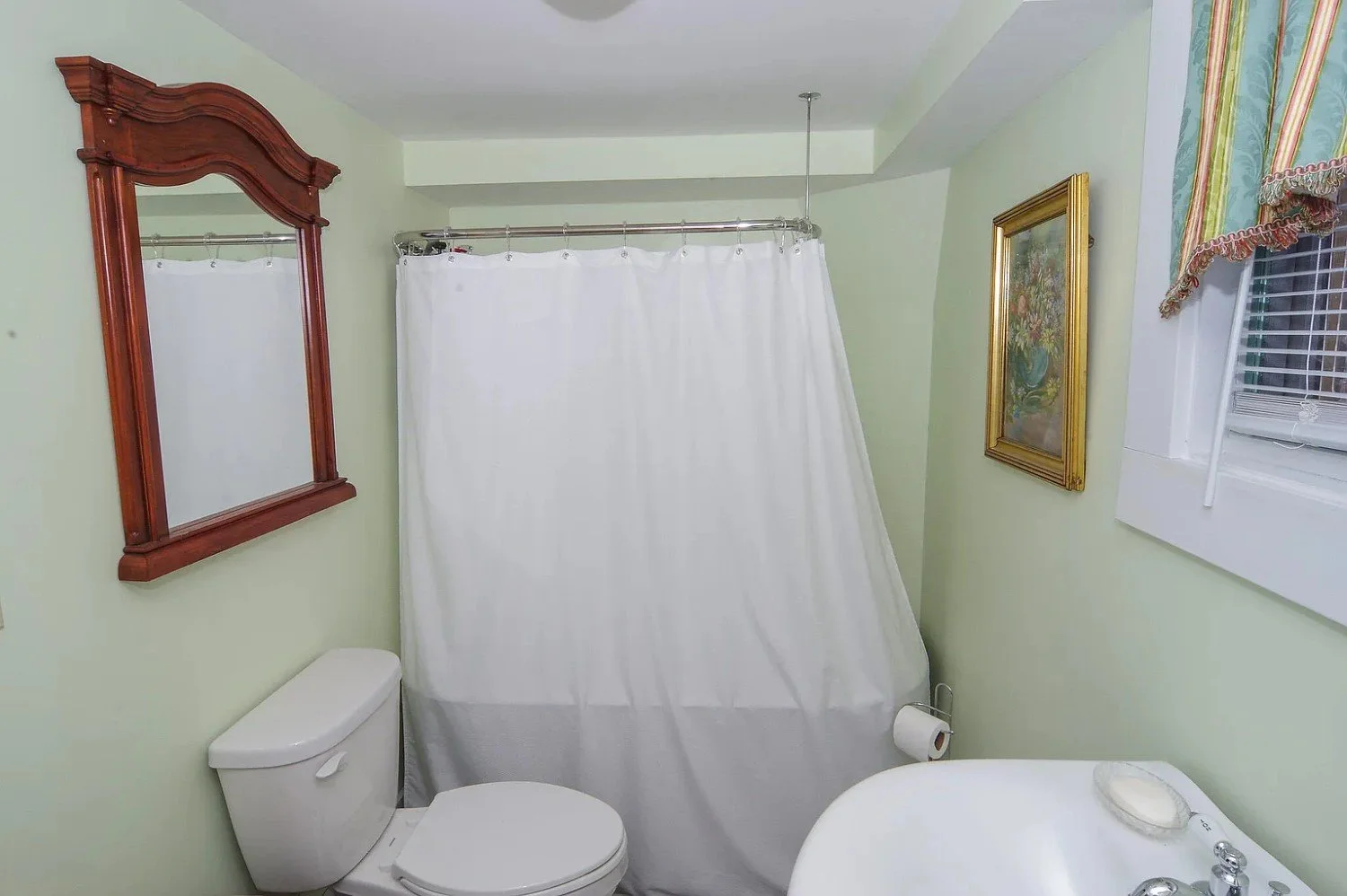 1850 Victorian house Dexter Maine - 68 - bathroom.webp