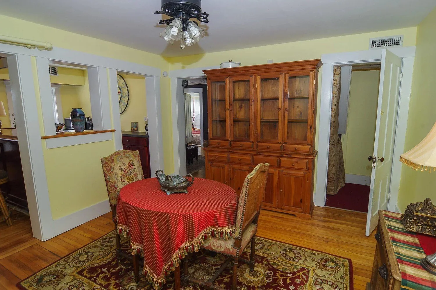 1850 Victorian house Dexter Maine - 70 - breakfast room.webp
