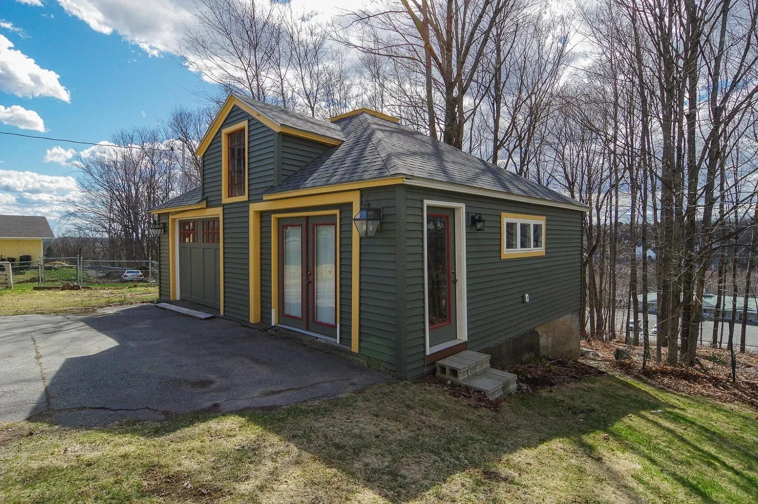 1850 Victorian house Dexter Maine - 78 - garage.webp