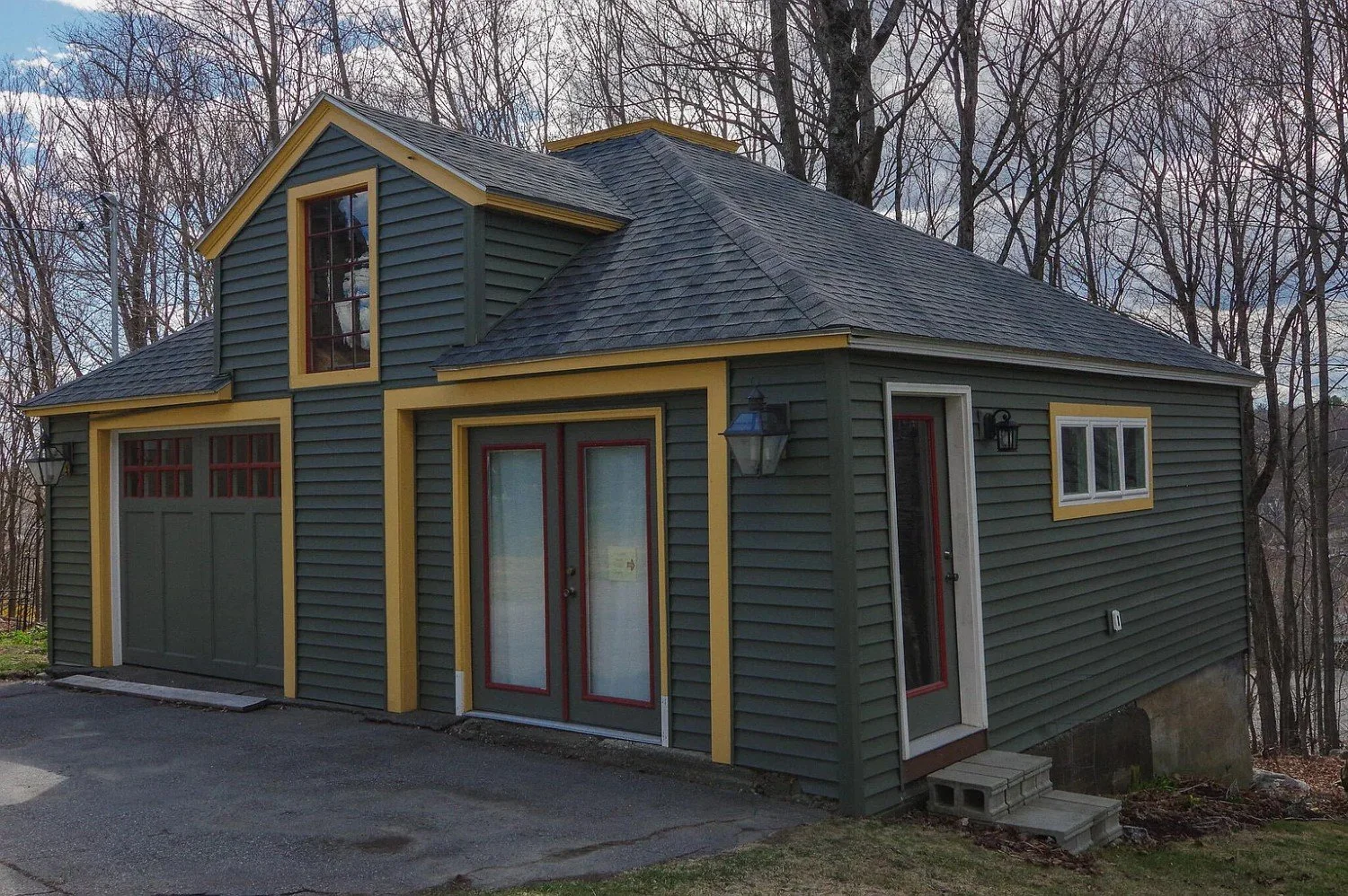 1850 Victorian house Dexter Maine - 79 - garage.webp