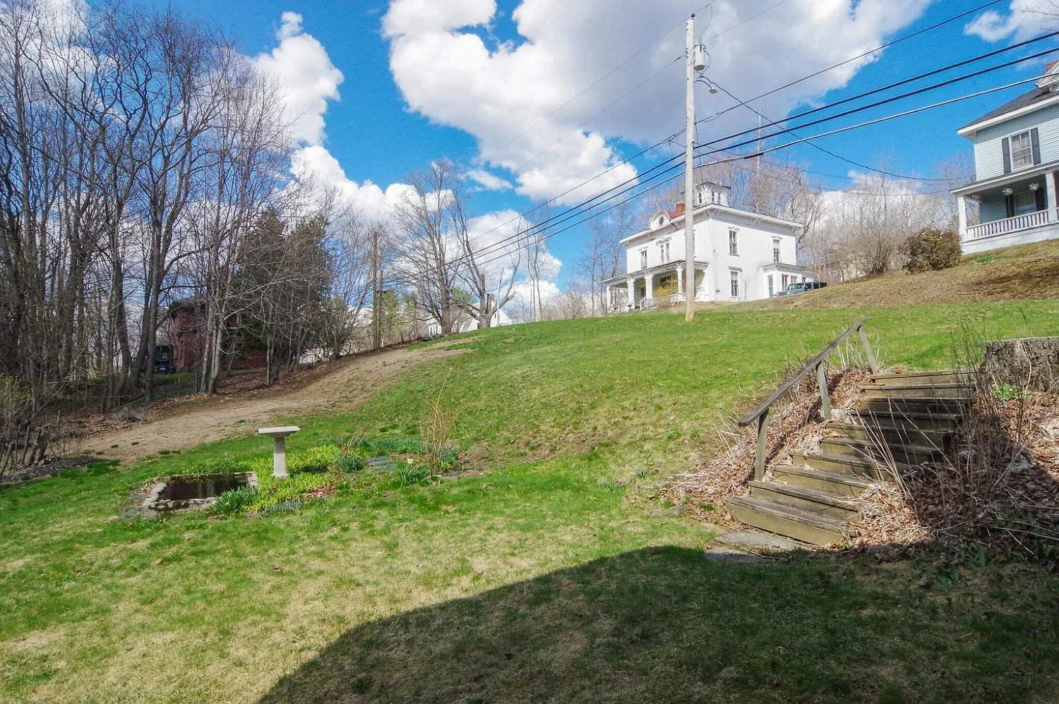 1850 Victorian house Dexter Maine - 90 - garden.webp