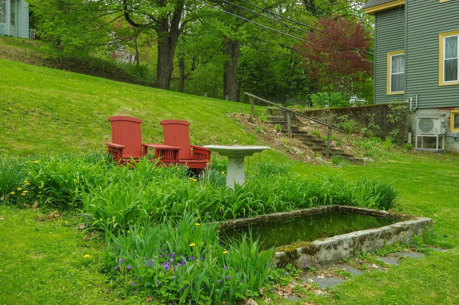 1850 Victorian house Dexter Maine - 94 - garden.webp
