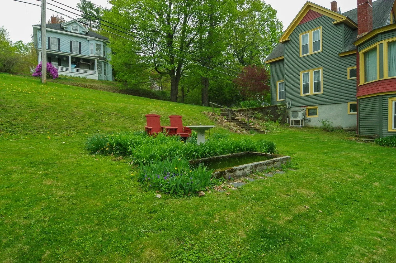 1850 Victorian house Dexter Maine - 95 - garden.webp