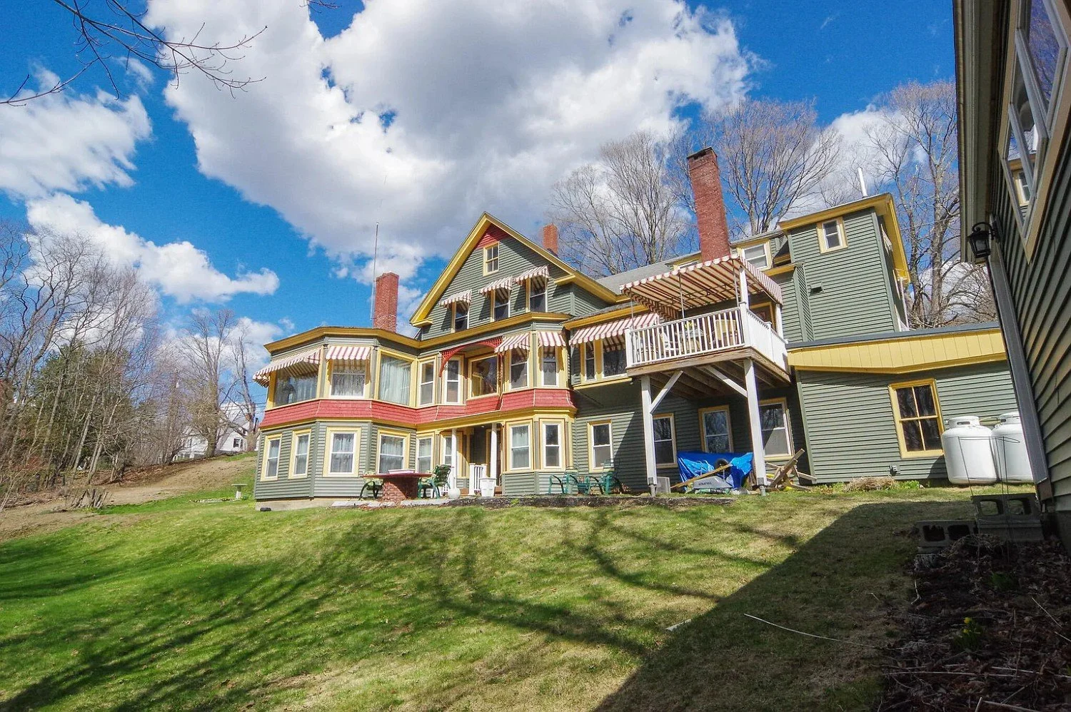1850 Victorian house Dexter Maine - 98 - front view.webp