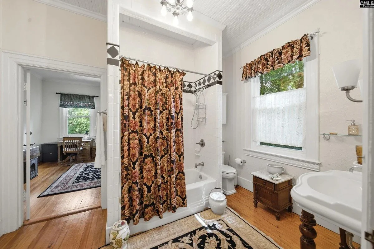 Honeysuckle Acres 1927 Neoclassical Revival Winnsboro South Carolina - 29 - bathroom.webp