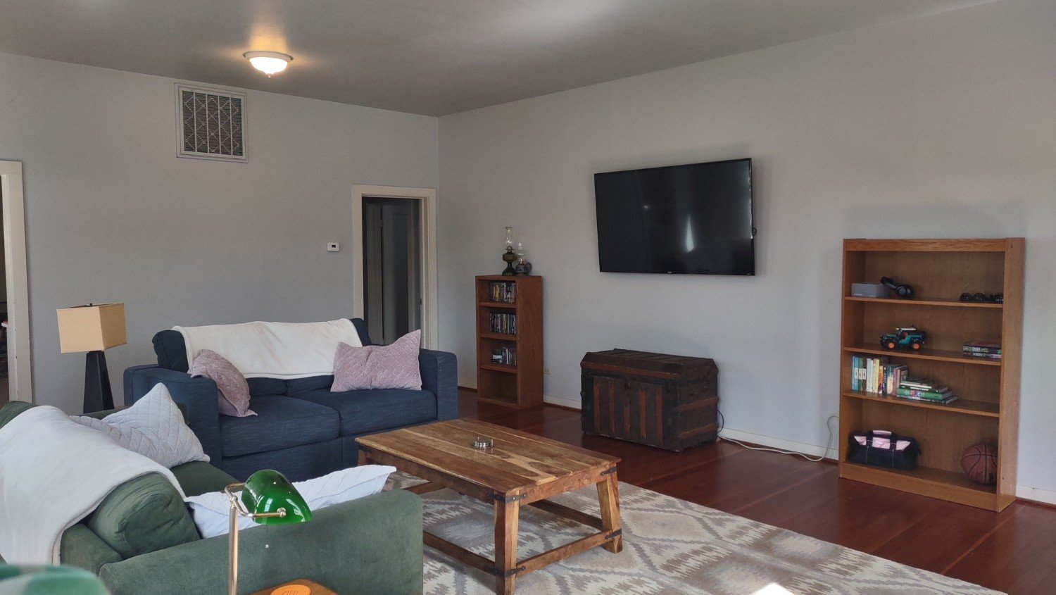 40 Livingroom of house.JPG