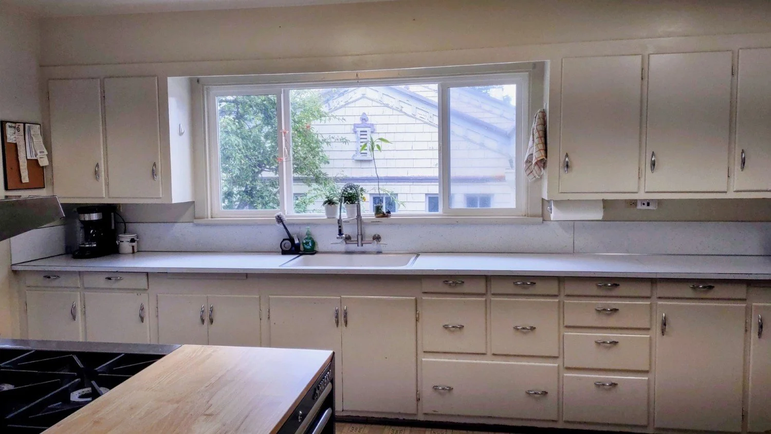 46 Kitchen.JPG