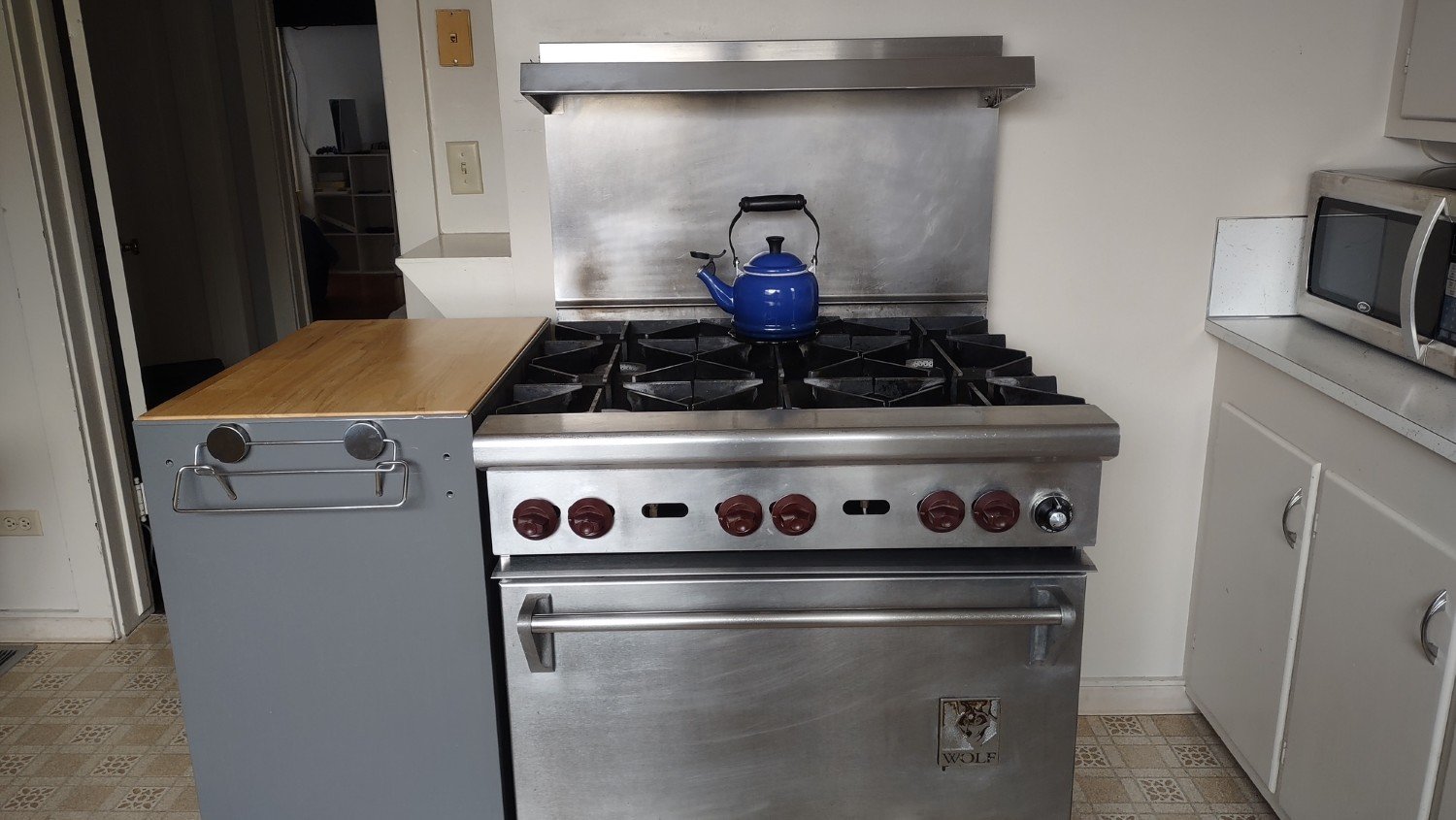 48 Kitchen stove comes with.JPG