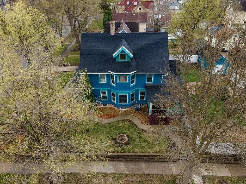 1905 Victorian house in Montevideo, Minnesota - $239k (2).webp