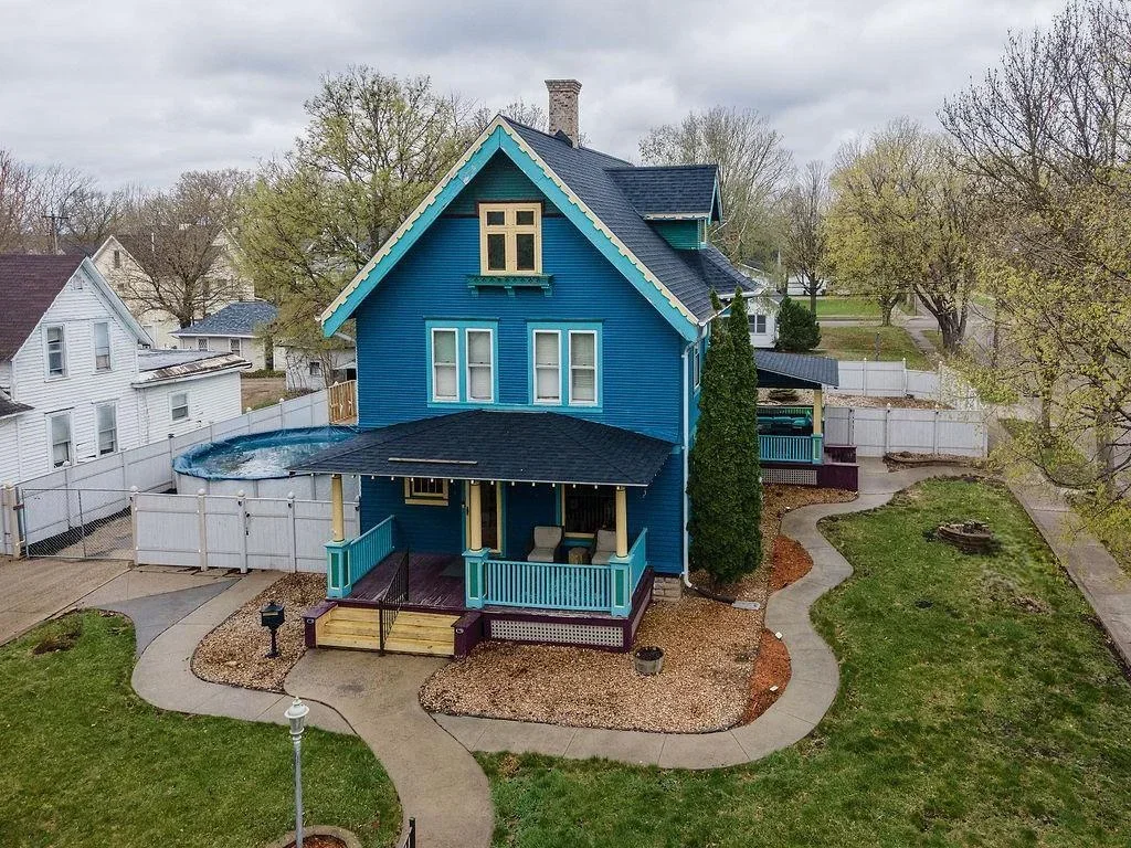 1905 Victorian house in Montevideo, Minnesota - $239k (3).webp