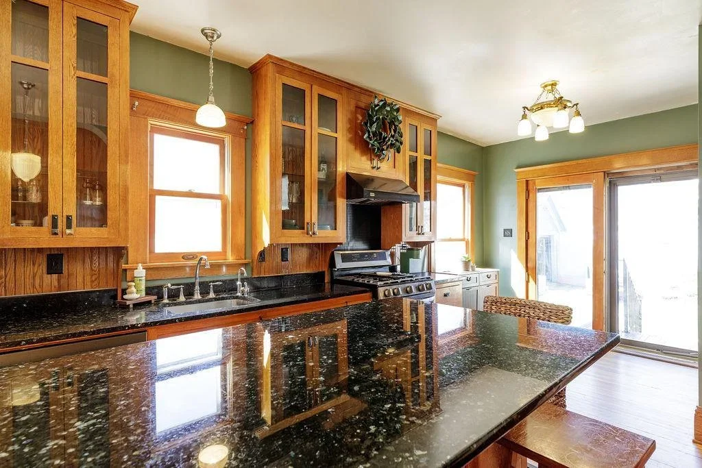 1905 Victorian house in Montevideo, Minnesota - $239k (9).webp