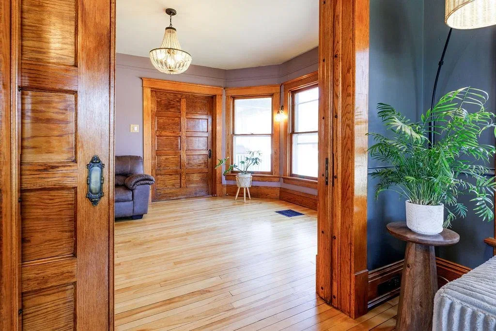 1905 Victorian house in Montevideo, Minnesota - $239k (16).webp