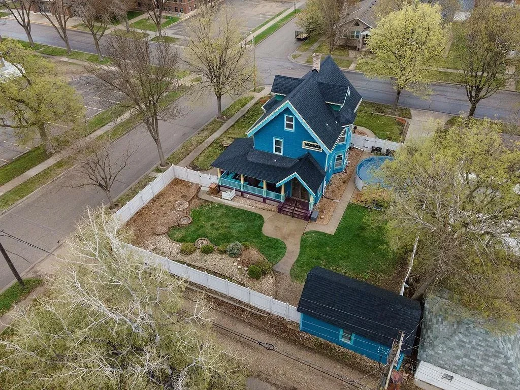 1905 Victorian house in Montevideo, Minnesota - $239k (81).webp