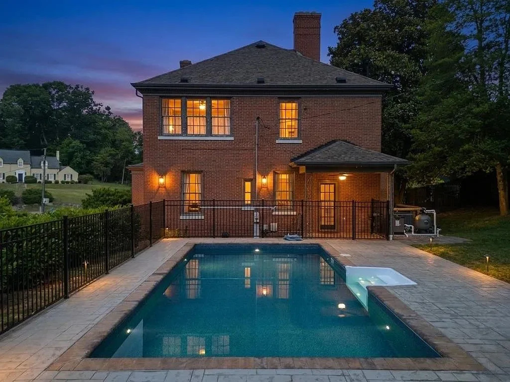 1930 Colonial Revival house Bristol Virginia - 2 - pool.webp