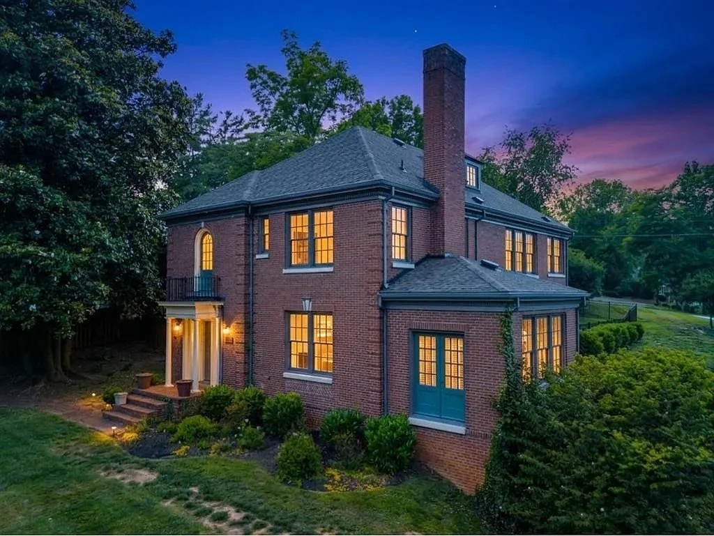 1930 Colonial Revival house Bristol Virginia - 1 - front view.webp