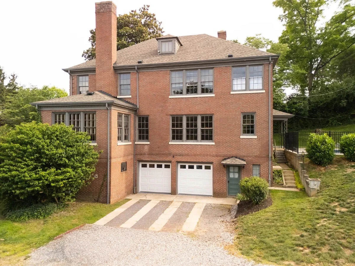1930 Colonial Revival house Bristol Virginia - 13 - garage.webp