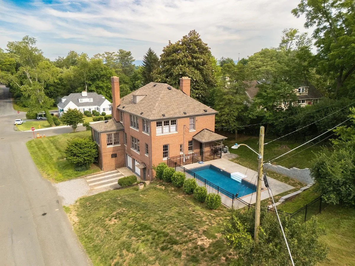 1930 Colonial Revival house Bristol Virginia - 12 - backyard.webp