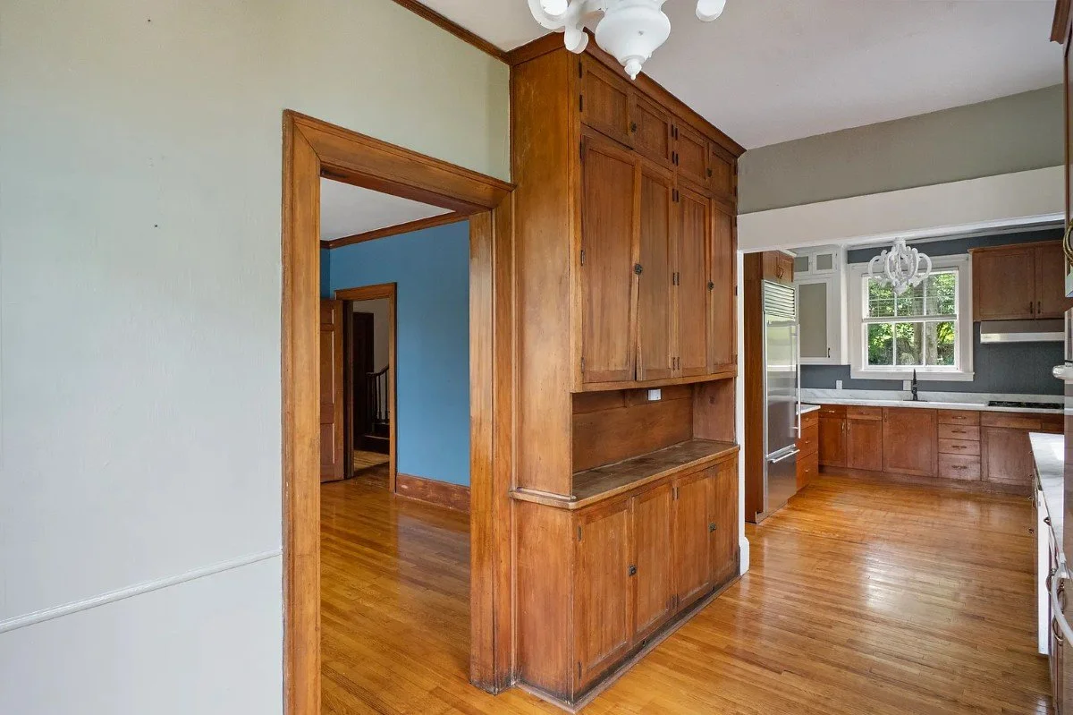 1930 Colonial Revival house Bristol Virginia - 22 - kitchen.webp