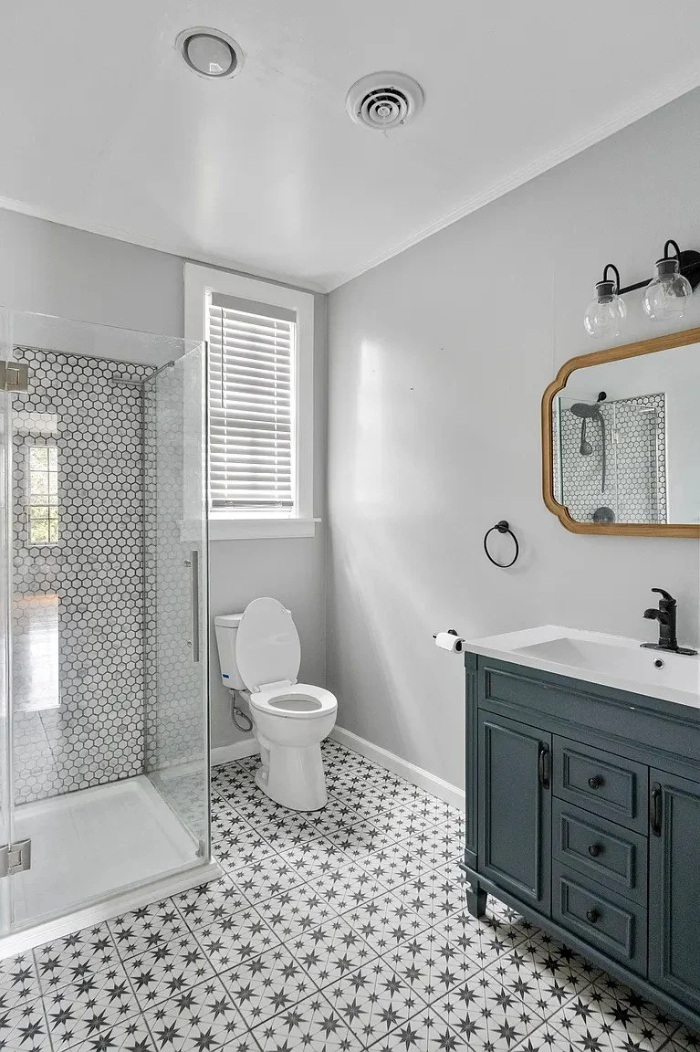 1930 Colonial Revival house Bristol Virginia - 24 - bathroom.webp