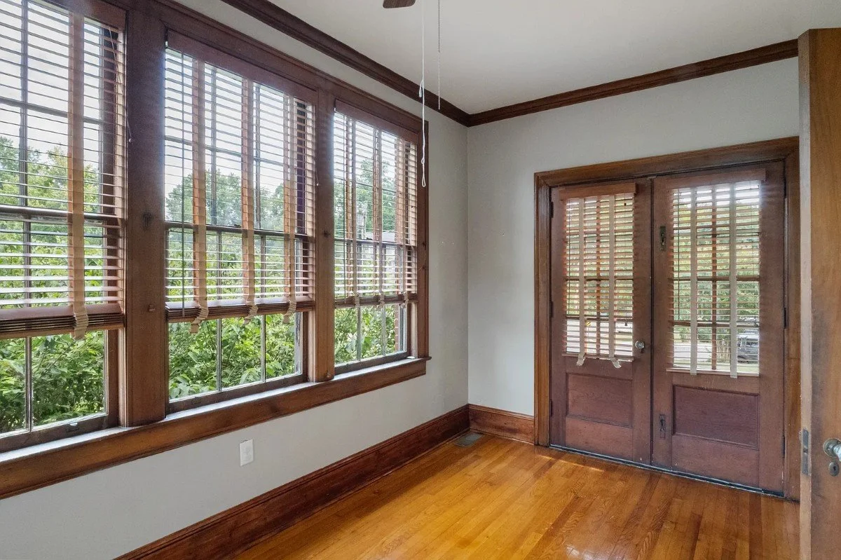 1930 Colonial Revival house Bristol Virginia - 25 - sunroom.webp
