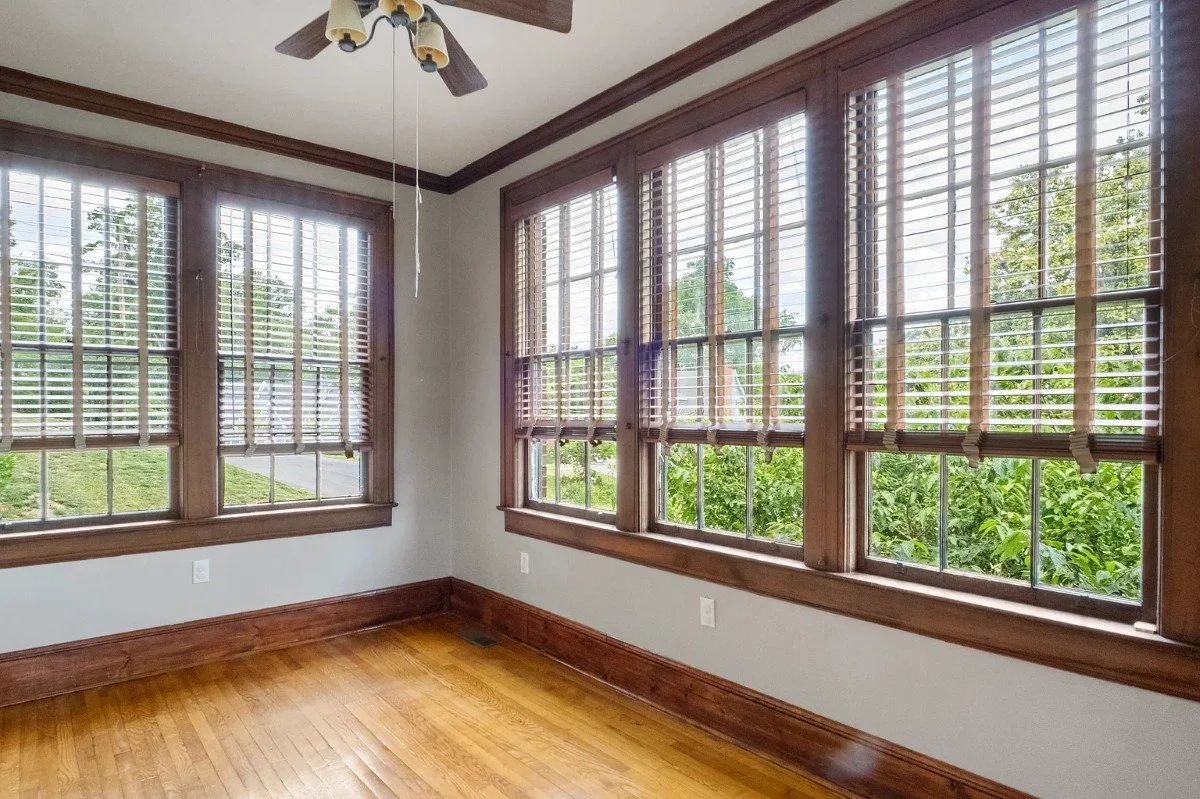 1930 Colonial Revival house Bristol Virginia - 26 - sunroom.webp