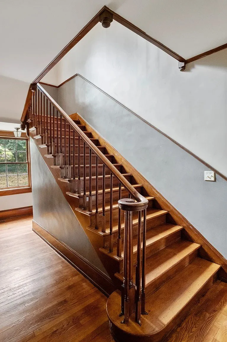 1930 Colonial Revival house Bristol Virginia - 27 - staircase.webp