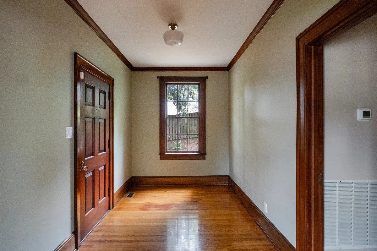 1930 Colonial Revival house Bristol Virginia - 29 - hallway.webp